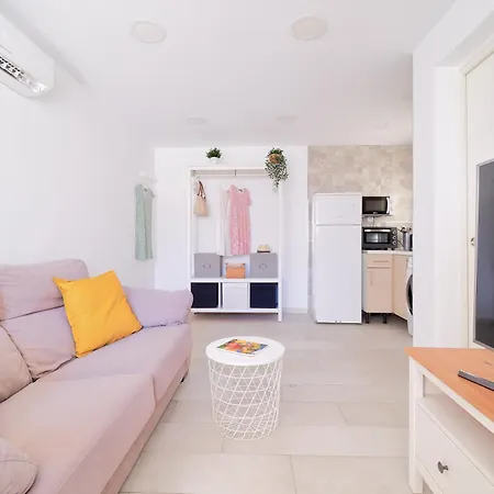 Apartment Romantico Estudio En La Playa De Pedregalejo By Alterhome